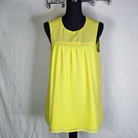 Betsey's Boutique Shop Bright Yellow Slit Clasp Front Closure Blouse Tank Size M - Picture 1 of 16